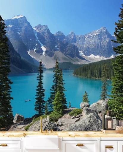blå sjö och berg tapetväggmålning som heter Moraine Lake i de kanadensiska Rockies för hemmakontor och vardagsrum