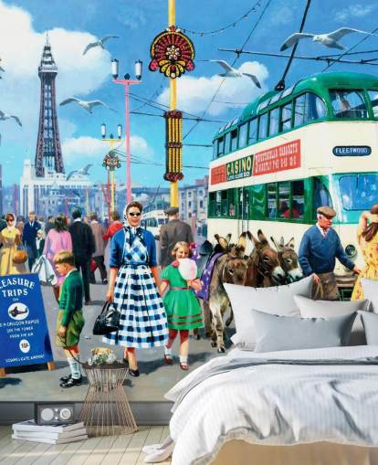 colorido mural de papel pintado de la época pasada llamado Happy Days Blackpool de Kevin Walsh para residencias de ancianos