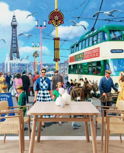 carta da parati murale colorata di epoca passata chiamata Happy Days Blackpool di Kevin Walsh per case di cura