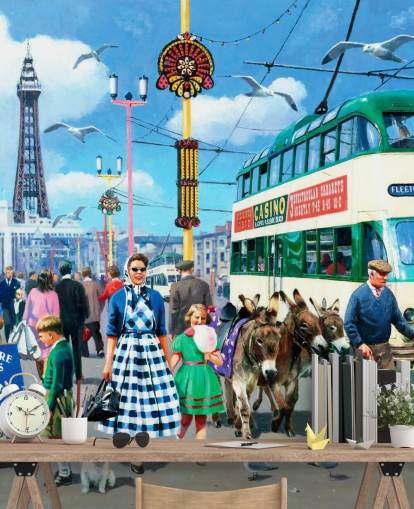 carta da parati murale colorata di epoca passata chiamata Happy Days Blackpool di Kevin Walsh per case di cura