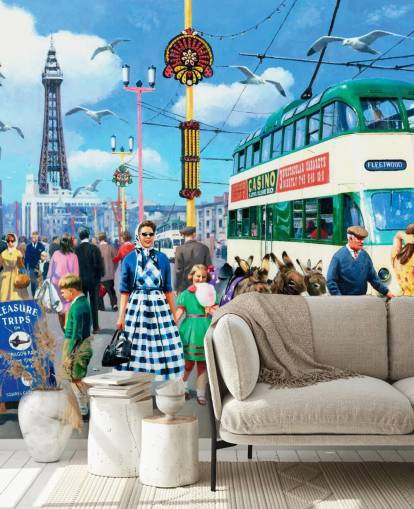 farbenfrohes Tapeten-Wandbild aus vergangenen Zeiten namens Happy Days Blackpool von Kevin Walsh für Pflegeheime
