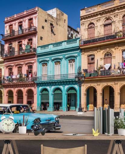 Türkisfarbenes altes Auto auf Old Havana Street Tapete