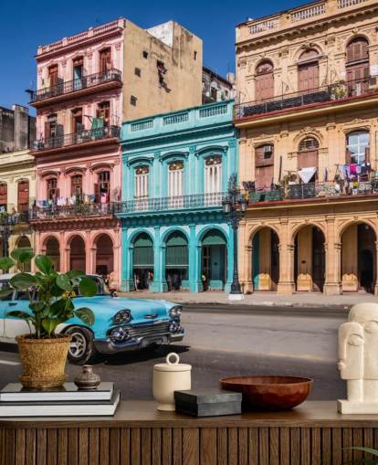 Türkisfarbenes altes Auto auf Old Havana Street Tapete Türkisfarbenes altes Auto auf Old Havana Street Tapete