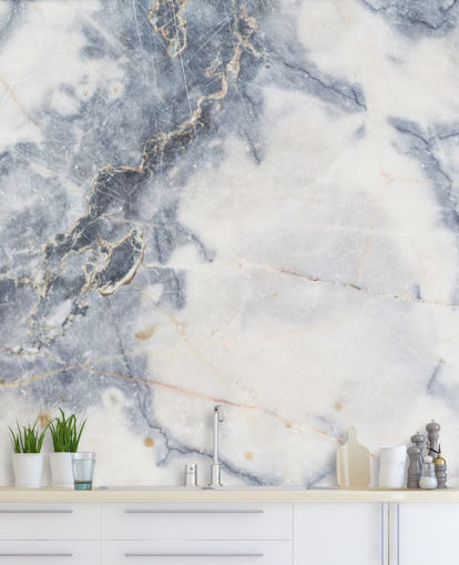 vit och blå anpassningsbar marmor tapetväggmålning kallad White Marble för kök och badrum