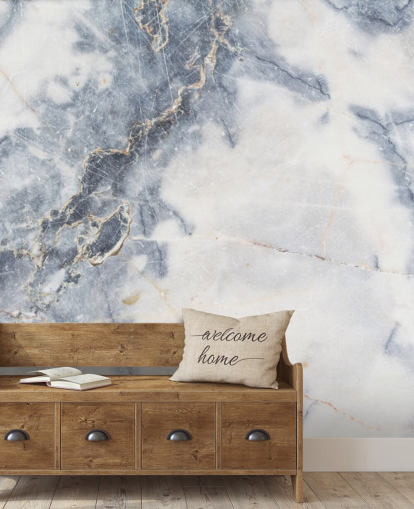 mural de papel de parede de mármore personalizável branco e azul chamado White Marble para cozinhas e banheiros