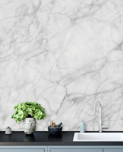 mural de papel pintado de mármol blanco personalizable llamado Exquisite Marble para comedores o cocinas