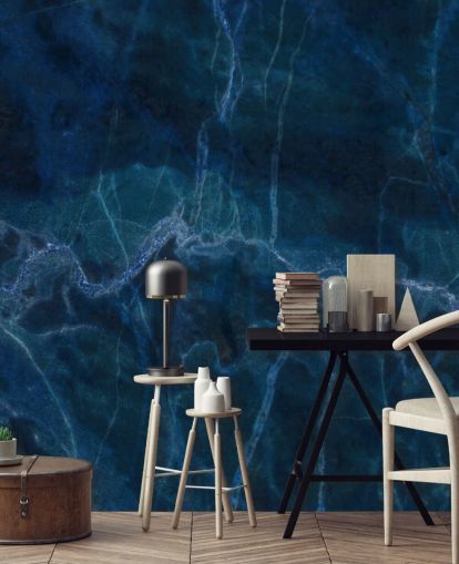 marinblå anpassningsbar marmor tapetväggmålning kallad Dark Blue Marble för sovrum, badrum och kök
