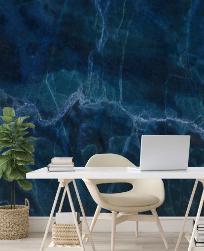 mural de papel de parede de mármore personalizável azul marinho chamado Dark Blue Marble para quartos, banheiros e cozinhas