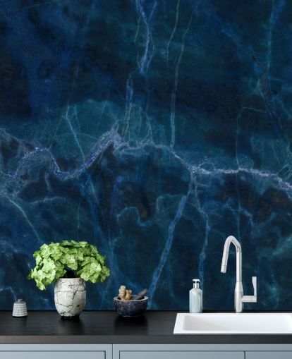 Marineblaues, personalisierbares Marmortapeten-Wandbild namens Dark Blue Marble für Schlafzimmer, Badezimmer und Küchen