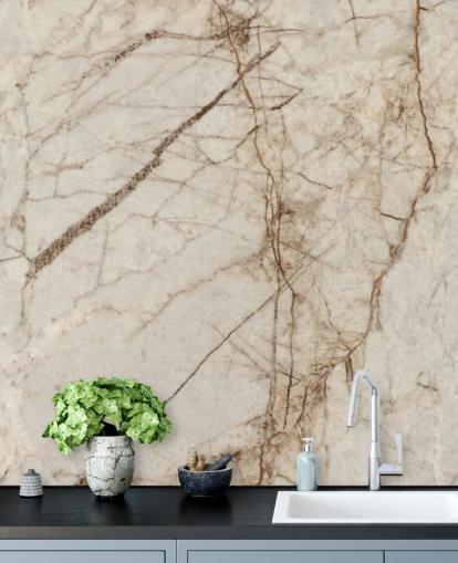 grädde och ljusbrun marmor effekt tapetväggmålning kallad Natural Effect Marble för sovrum, kök och badrum