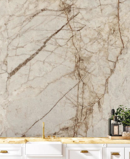 kerma- ja vaaleanruskea marmorivaikutteinen taustakuvamaalaus nimeltä Natural Effect Marble makuuhuoneisiin, keittiöihin ja kylpyhuoneisiin