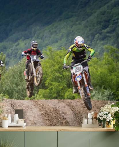 Fondo de pantalla de corredores de motocross que van sobre una colina