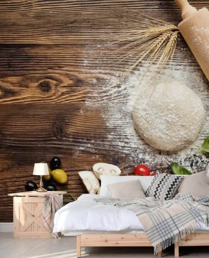 Decorazione murale con pasta di pane, pomodori e mattarello