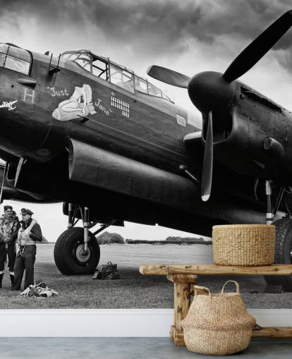 schwarz-weißes RAF-Tapeten-Wandbild namens Avro Lancaster and Crew für Büros, Wohnzimmer und Unternehmen