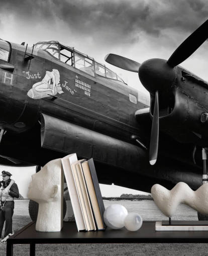 mural de papel pintado en blanco y negro de la RAF llamado Avro Lancaster and Crew para oficinas, salas de estar y negocios