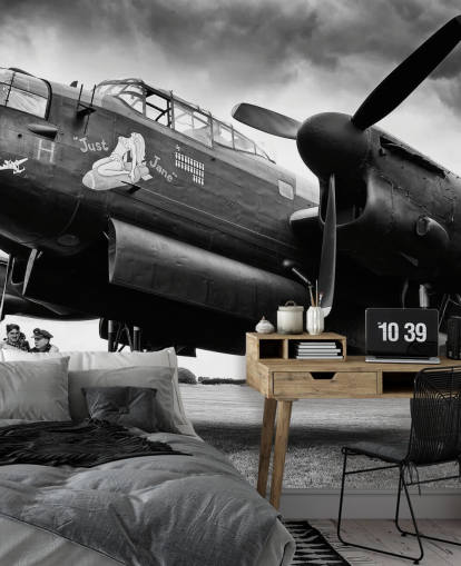 schwarz-weißes RAF-Tapeten-Wandbild namens Avro Lancaster and Crew für Büros, Wohnzimmer und Unternehmen