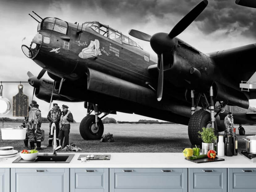mural de papel pintado en blanco y negro de la RAF llamado Avro Lancaster and Crew para oficinas, salas de estar y negocios