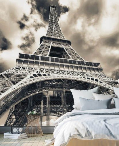 Vista in bianco e nero della Torre Eiffel dal basso