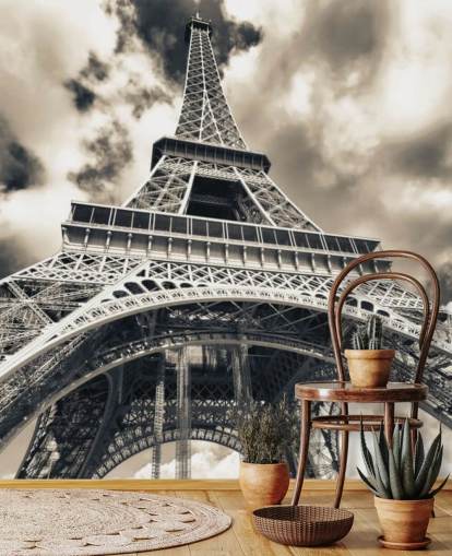 Vista in bianco e nero della Torre Eiffel dal basso