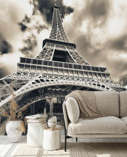 Vista in bianco e nero della Torre Eiffel dal basso