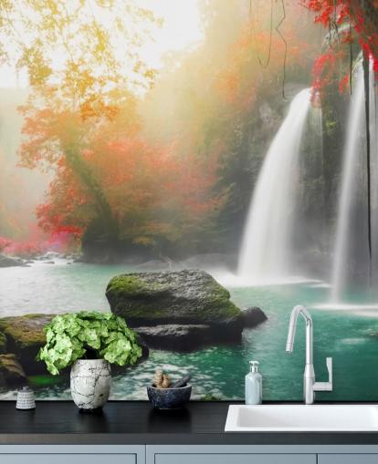 carta da parati con alberi a foglia rossa e cascata nebbiosa carta da parati con alberi a foglia rossa e cascata nebbiosa