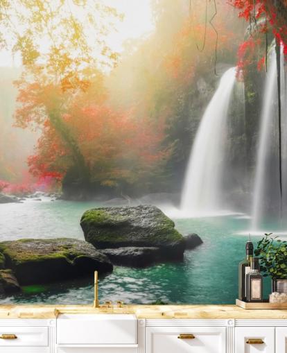 carta da parati con alberi a foglia rossa e cascata nebbiosa carta da parati con alberi a foglia rossa e cascata nebbiosa