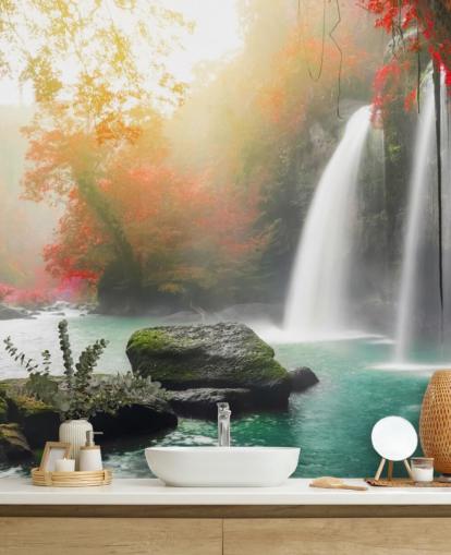 carta da parati con alberi a foglia rossa e cascata nebbiosa