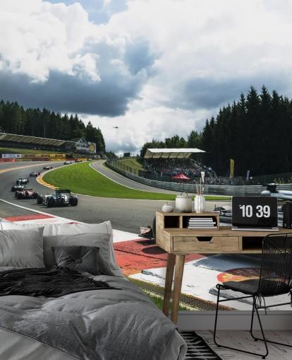 ljus F1 tapetväggmålning kallad Lap 1 Belgium 2014 av Darren Heath för sovrum och hemmakontor