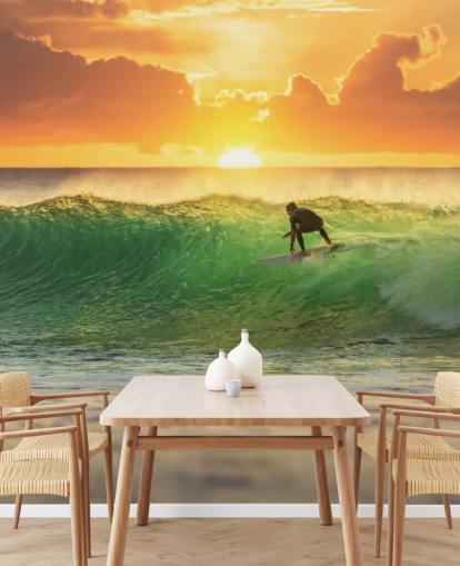 Fondo de pantalla de Surfer on Wave in the Evening Fondo de pantalla de Surfer on Wave in the Evening