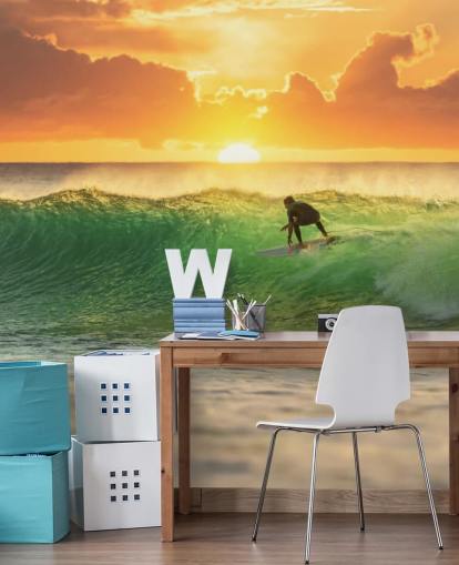 Surffaaja aallolla illalla taustakuva