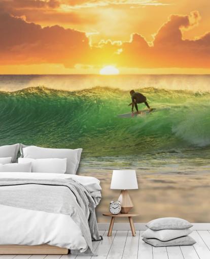 Surffaaja aallolla illalla taustakuva