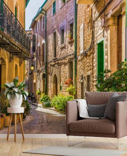 Viehättävä katu vanhan Välimeren kylän seinämaalaus