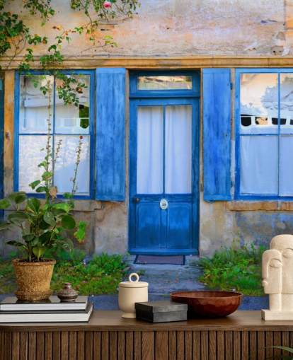 vecchia carta da parati blu porte