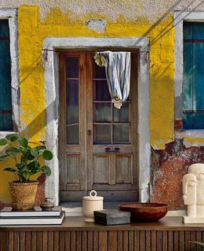 geel italiaans huis voorbehang