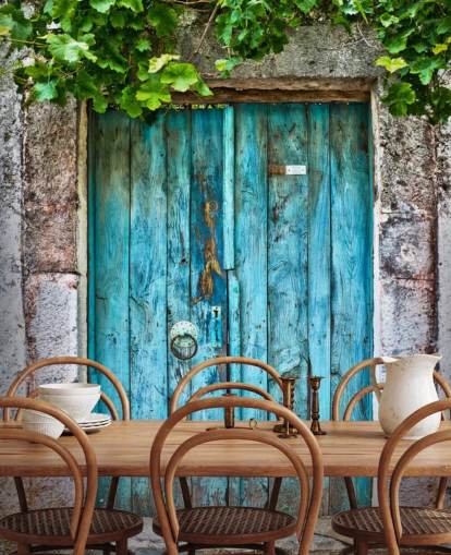 Lyseblå tredør Bright Blue Wooden Door Wallpaper 