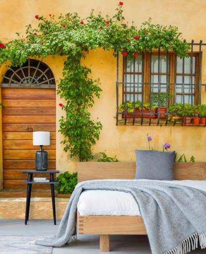 gelbe Vorderseite des italienischen Hauses Tapete