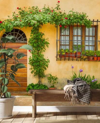 gele voorkant van italiaans huis behang