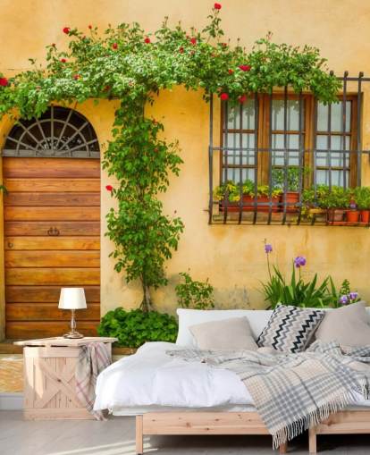 gelbe Vorderseite des italienischen Hauses Tapete