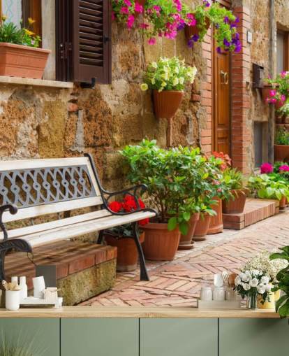 Decorazione murale con panca esterna rustica