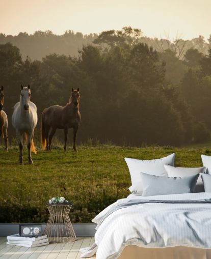 Drie wilde paarden in veld behang