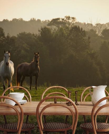 Drie wilde paarden in veld behang