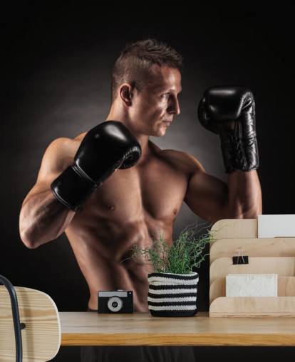 Boxer posiert mit schwarzem Hintergrund Wallpaper Boxer posiert mit schwarzem Hintergrund Wallpaper