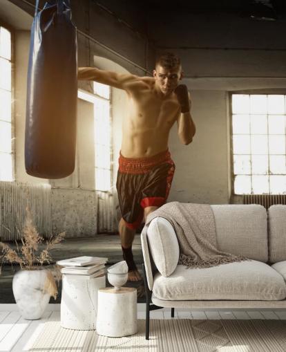 Fondo de pantalla de Young Man Boxing in Warehouse
