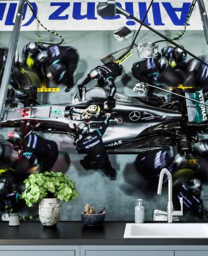 Mecánica con papel pintado del coche de Lewis Hamilton