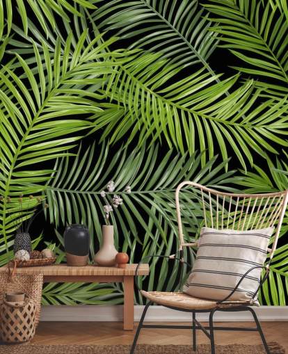 mural de papel pintado de hojas de palmera negro y verde llamado Patrón de hojas de palmera tropical para salas de estar, dormitorios y comedores