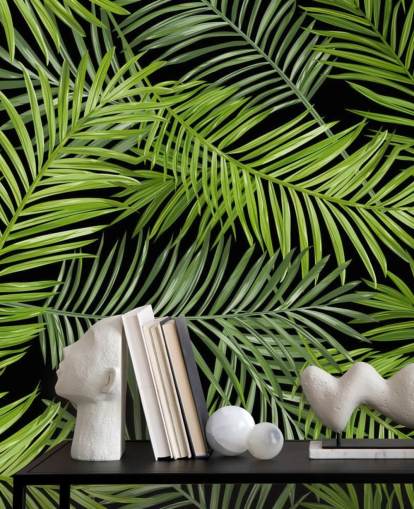 svart og grønt palmeblad tapet veggmaleri kalt Tropical Palm Leaves Pattern for stuer, soverom og spiserom