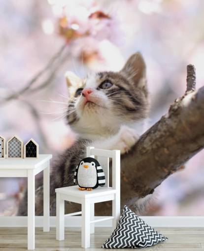 Decorazione murale con gattino su ramo d'albero in fiore