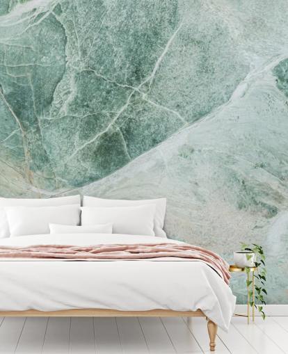 mural de papel pintado con efecto mármol verde y blanco llamado Marble Greens para dormitorios, salas de estar y baños