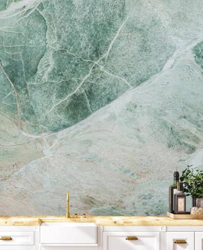 mural de papel pintado con efecto mármol verde y blanco llamado Marble Greens para dormitorios, salas de estar y baños