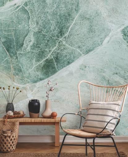 mural de papel pintado con efecto mármol verde y blanco llamado Marble Greens para dormitorios, salas de estar y baños